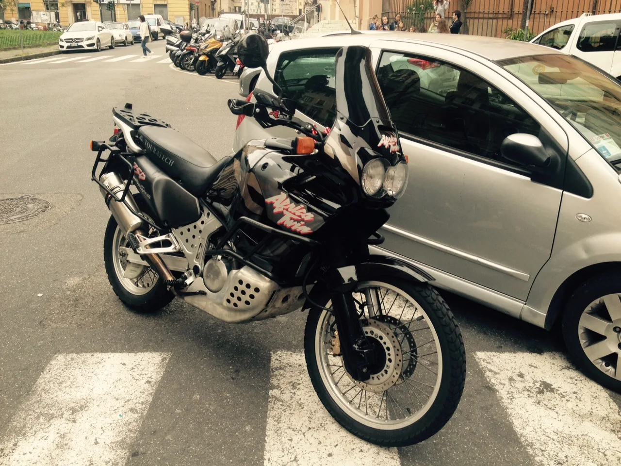 Charline, la mia Africa Twin: il sogno del deserto, reso quotidiano.