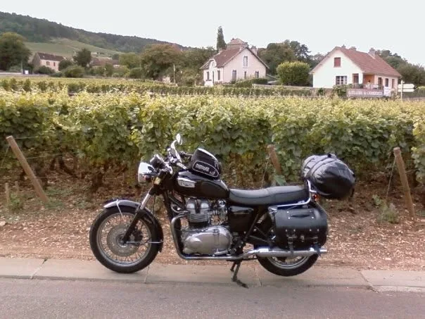 Bonneville tra le vigne di Borgogna.