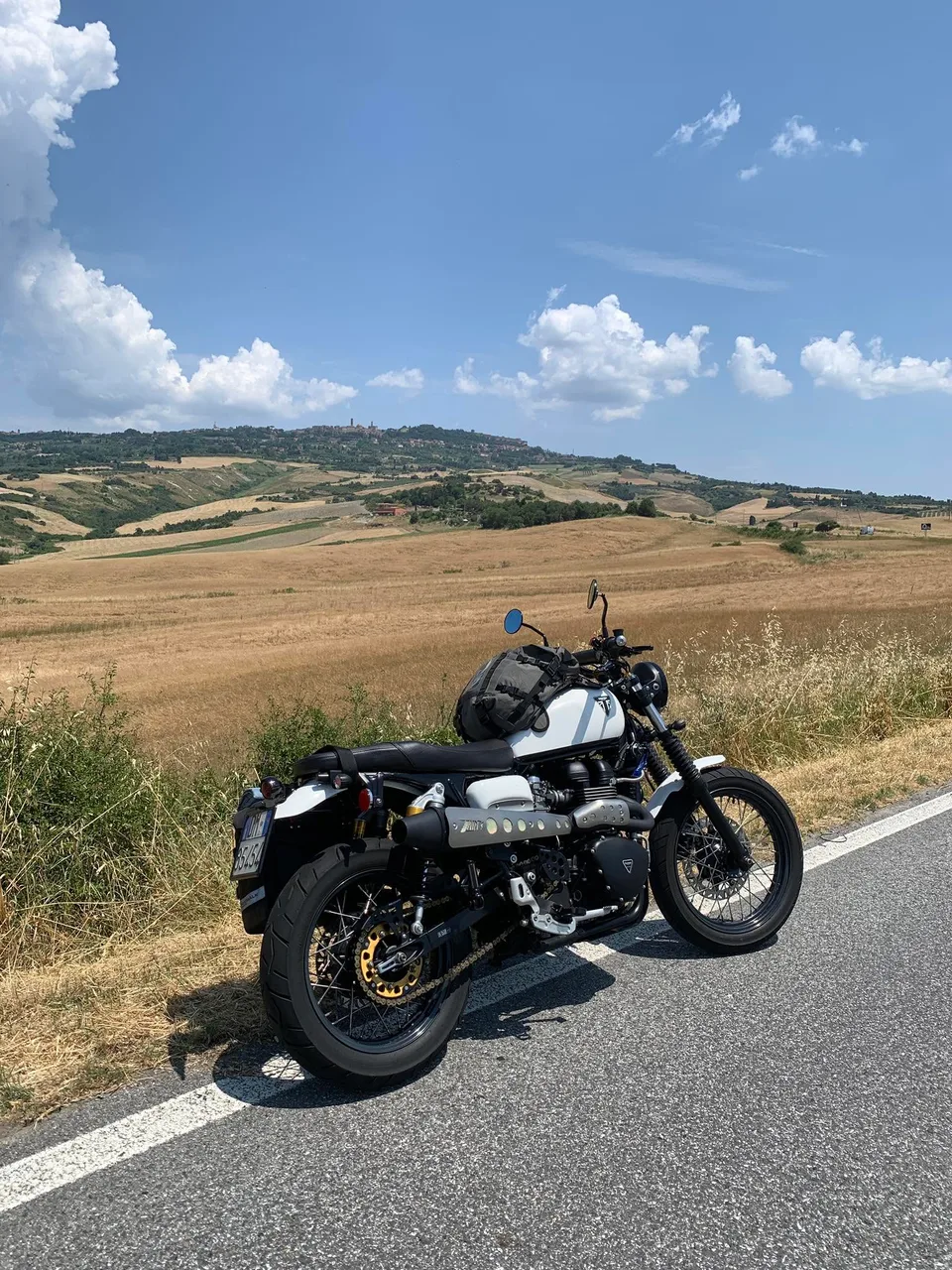 Grace a Volterra: la Scrambler neoclassica.